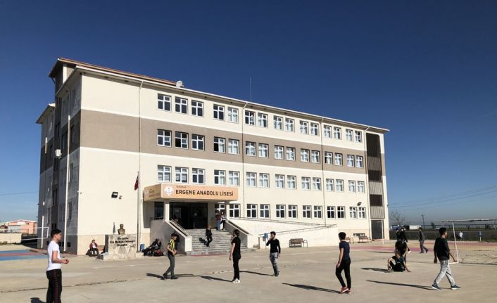 Tekirdağ’ın Ergene ilçesinde menenjit teşhisi konulan lise öğrencisinin sınıf arkadaşları