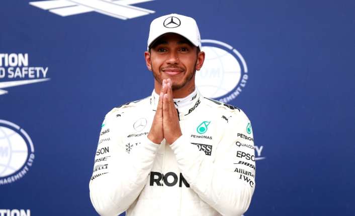 Formula 1 takımlarından Mercedes, başarılı pilot Lewis Hamilton ile sözleşmesini