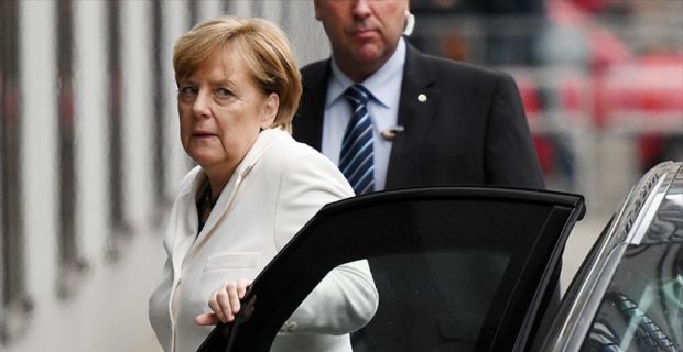 Almanya Başbakanı Merkel, CDU/CSU partileri ile SPD arasında koalisyon protokolünün