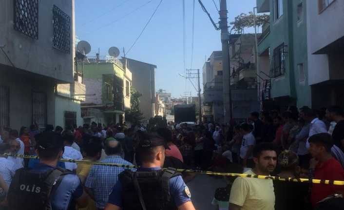 Mersin’in merkez Akdeniz ilçesinde bir evde 5 kişinin cesedi bulundu.