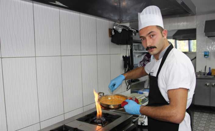 Samsun’un meşhur Çakallı menemeni, 800 yıllık tarihe sahip Çakallı Taşhan’da