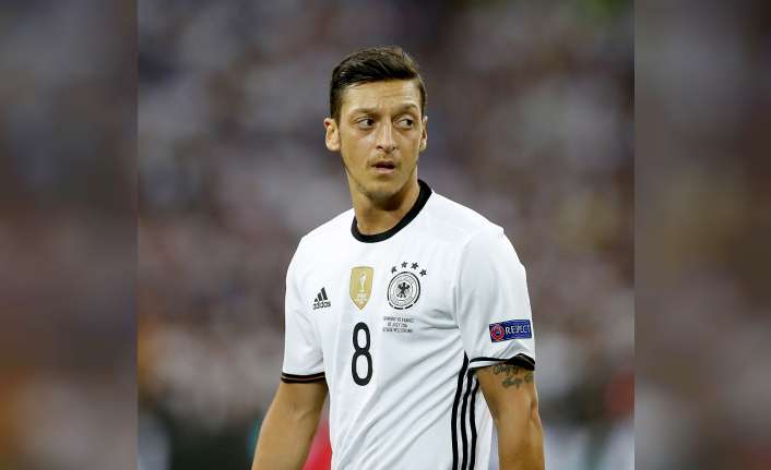 Almanya’da ırkçı saldırılara maruz kalan Türk asıllı Alman futbolcu Mesut