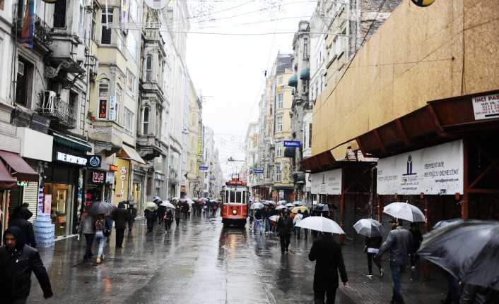 Meteoroloji Genel Müdürlüğü, İstanbul’da bugün öğle saatlerinden itibaren kuvvetli yağış