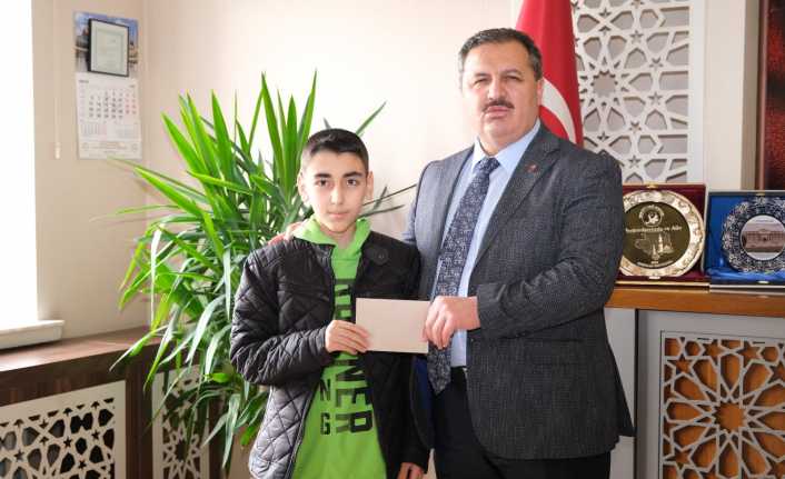 Mevlîd-i Nebî Gençlik Bilgi Yarışması Ödülleri Verildi