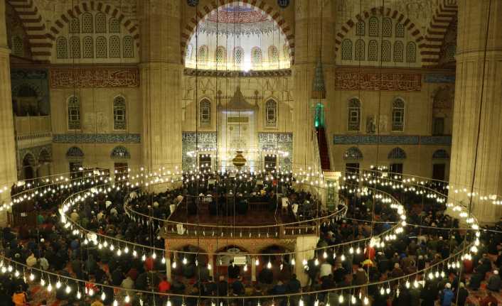 Peygamber Efendimiz Hazreti Muhammed’in (s.a.v) dünyaya teşrifinin kutlandığı Mevlit Kandili