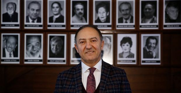 Şehir Tiyatroları Müdürü Efiloğlu, "Biz bu coğrafyanın kültürünü yaşıyoruz. Şehir