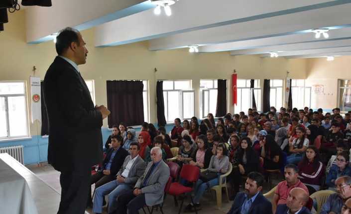 Erzincan İl Milli Eğitim Müdürü Aziz Gün, eğitim öğretimle ilgili