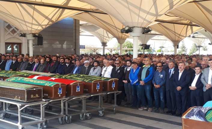 Eski Milli Güreşçi Giyasettin Yılmaz’ın cenazesi, Karşıyaka Camii’nde kılınan cenaze