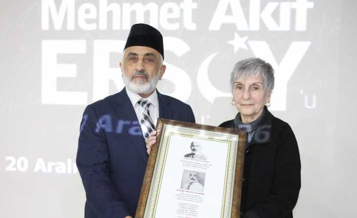 Milli Şairin torunu ile bir araya geldi Erzincan’da yaşayan ve Milli Şairimiz Mehmet Akif Ersoy’a benzerliği bulunan