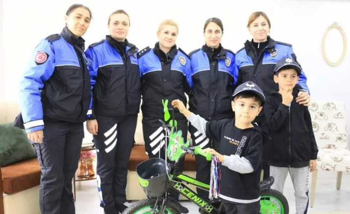 Depremzede Minik Karaman’ın Bisiklet İsteği, Yerine Getirildi