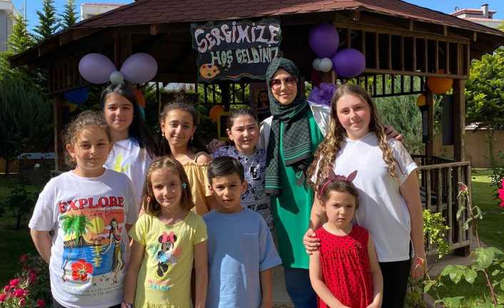 Minik ressamlar ilk sergisini Nilperi bebek için açtı