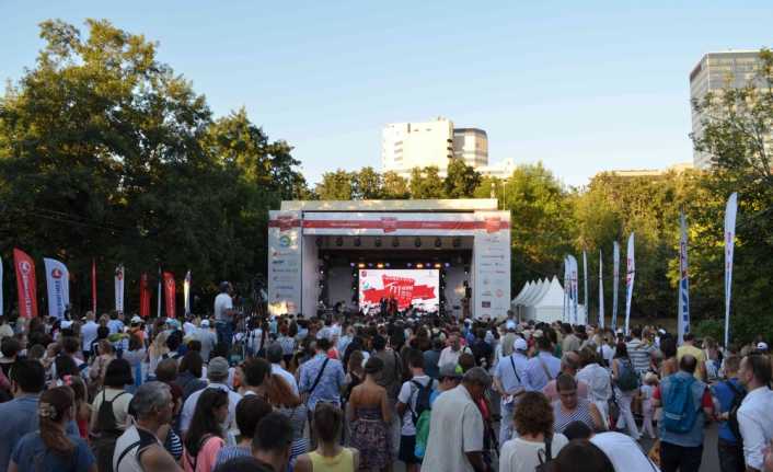Rusya’nın başkenti Moskova’da devam eden ’Türkiye Festivali’, Rus ziyaretçilerin akınına