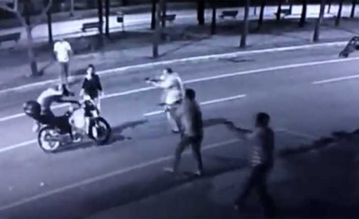 Brezilya’da motosikletli gasp girişimi, sivil polislere takıldı.
