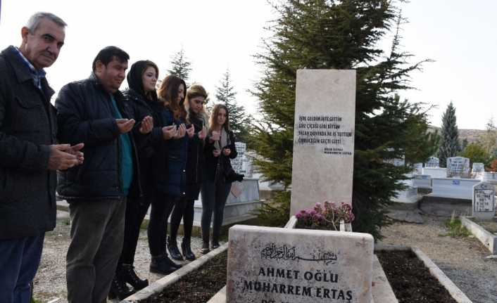 Bozlak ustası merhum Neşet Ertaş’ın babası merhum Muharrem Ertaş, mezarı