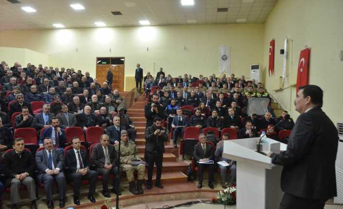 Erzincan Valiliği himayelerinde merkeze bağlı köy ve mahalle muhtarlarına yönelik
