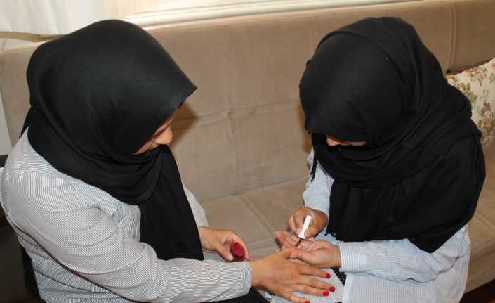 Kayseri’de yaşayan bazı Afgan ve Suriyeli mülteci kadınlar, yeni yaşamlarında