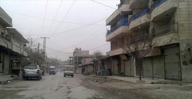 Terör örgütü PKK/PYD'nin işgalindeki Münbiç'te esnaf, örgütün iki sivili işkence