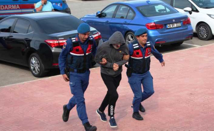 Eski eşi Hande Bermek’i ölümle tehdit ettiği, evine zorla girdiği