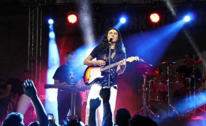 Adana’nın Pozantı ilçesinde 30 Ağustos Zafer Bayramı dolayısıyla konser için
