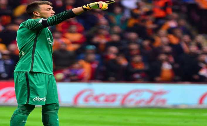 Galatasaray’da takım kaptanları Selçuk İnan ile Fernando Muslera, 17 maç