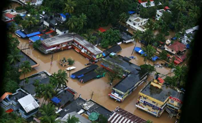 Güney Asya’da etkili olan muson yağmurları bin 200 cana mal