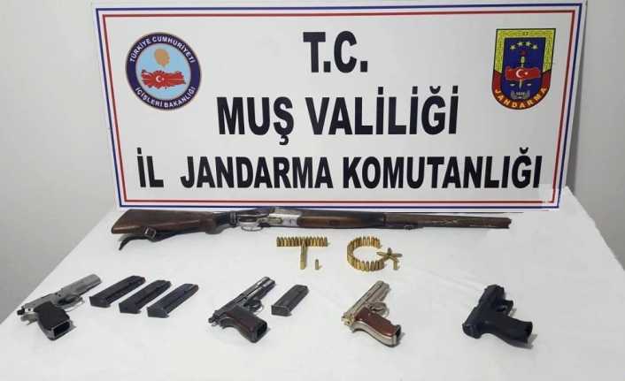 Muş İl Jandarma Komutanlığı ekiplerince, PKK/KCK terör örgütü işbirlikçilerinin yakalanmasına