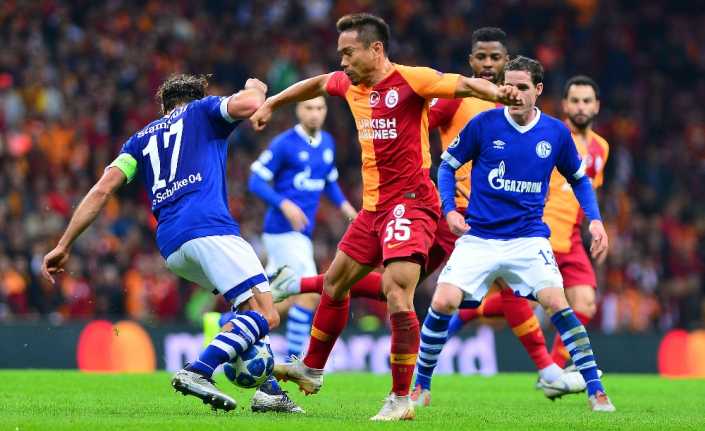 Galatasaray’ın başarılı sol beki Yuto Nagatamo, Schalke 04 maçında sakatlandı