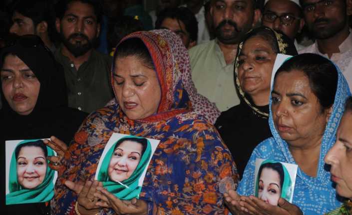 İngiltere’nin başkenti Londra’da kanser tedavisi gören eski Pakistan Başbakanı Navaz