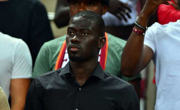 Galatasaray’ın Stoke City’den kadrosuna kattığı Badou Ndiaye, Alanyaspor karşılaşmasını tribünden