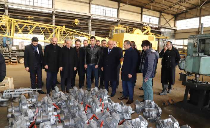 AK Parti heyeti Erzincan Makine Fabrikasını ziyaret ederek, fabrika çalışanlar