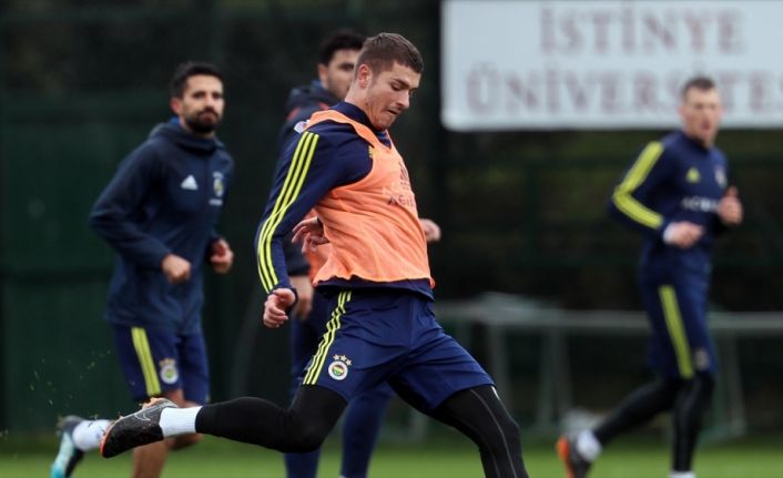 Rusya Futbol Federasyonu, iki futbolcuya milli takım imajına yakışmayan hareketleri