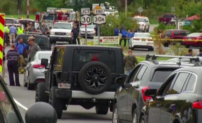 ABD’nin New York eyaletinde düğün limuzini ile bir minibüs çarpıştı.
