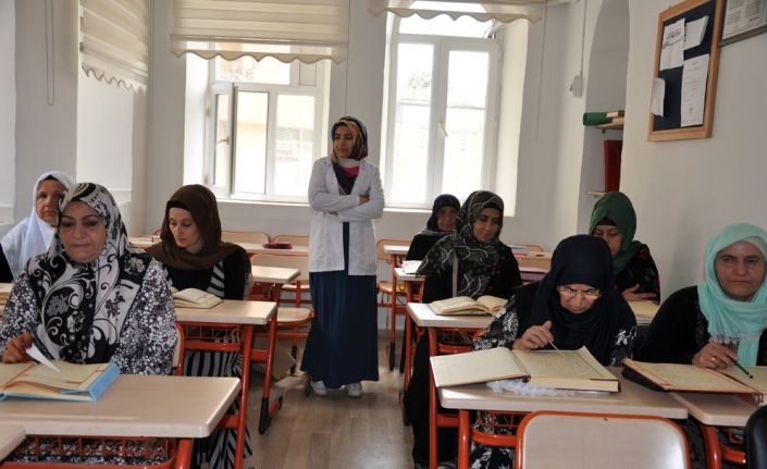Mardin’in Kızıltepe ilçesinde yaşayan 70 yaş ve üzeri ev kadınları