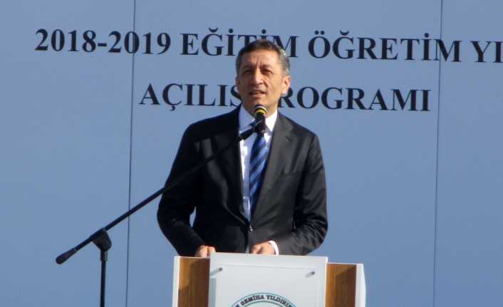 Milli Eğitim Bakanı Ziya Selçuk, "Ülkelerin değişimi insanla olur, insanın