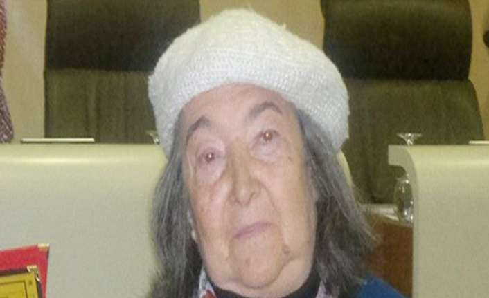 2015 yılında Yunus Emre Şiir Ödülü’ne lâyık görülen 85 yaşındaki