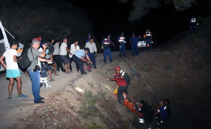 Muğla’da Off-Road Atilla Uz, aracıyla ormanlık alanda 50 metrelik uçuruma