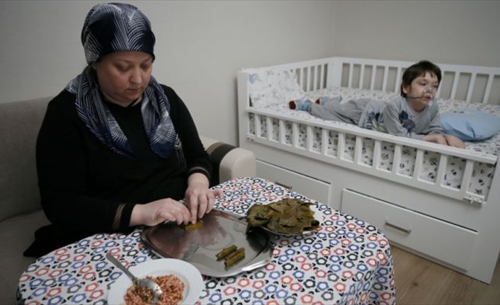 İzmir'de bir annenin, doğuştan beyin felci ve kronik akciğer yetmezliği