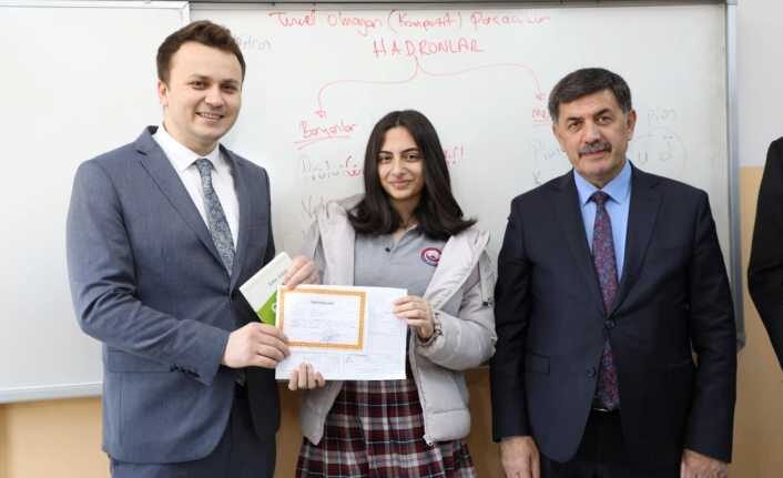 Öğrenciler Karnelerini Aldı 2022-2023 Eğitim-Öğretim Yılı 1. Dönemi Karne Dağıtım Töreni Düzenlendi