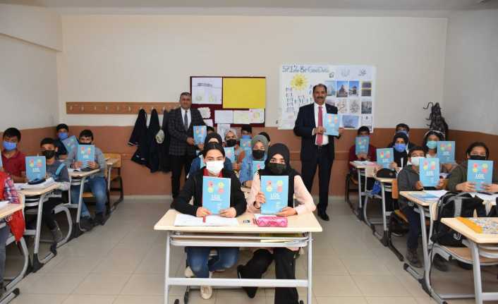 Erzincan’da YKS ve LGS'ye girecek öğrencilere yardımcı kaynak kitapları dağıtımı