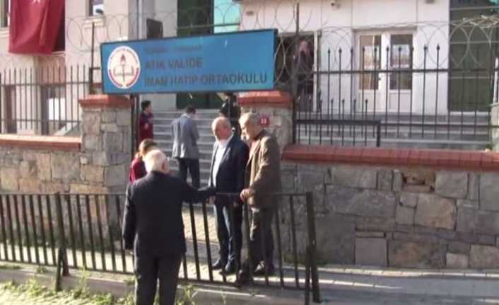 İstanbul’un Üsküdar ilçesinde, Atik Valide İmam Hatip Ortaokulu’nda bir veli,