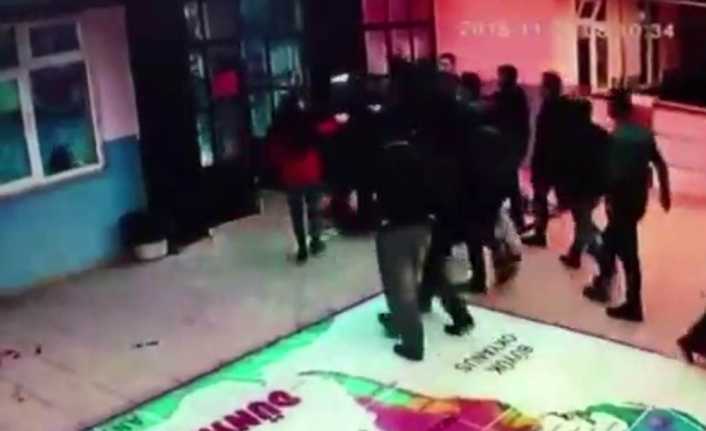 İstanbul Avcılar’da bir okulda bulunan veli ile öğretmen arasında çıkan