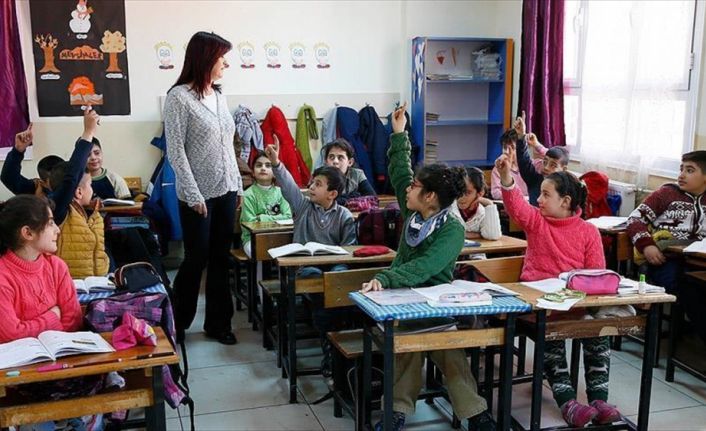 Sakarya Üniversitesi ile İLKSAN arasında, öğretmenlere üniversitenin uzaktan tezsiz yüksek