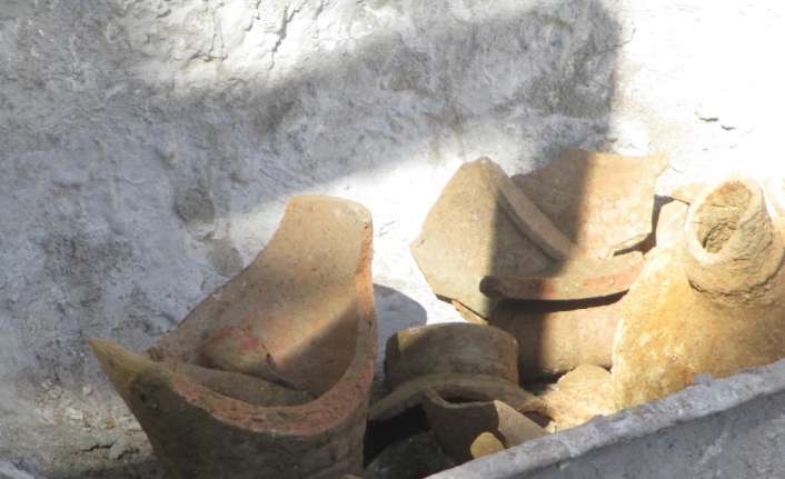İstanbul Üsküdar’da bir okulun bahçesinde atık su kanalizasyon çalışmaları yapıldığı