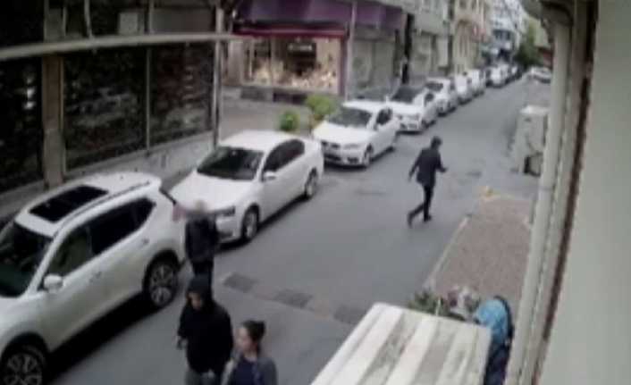 İstanbul Fatih’te okul müdürünün arabasından içinde 20 bin lira olan