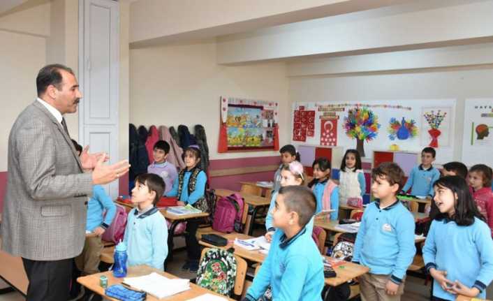 Erzincan İl Milli Eğitim Müdürü  Aziz Gün,  Üzümlü