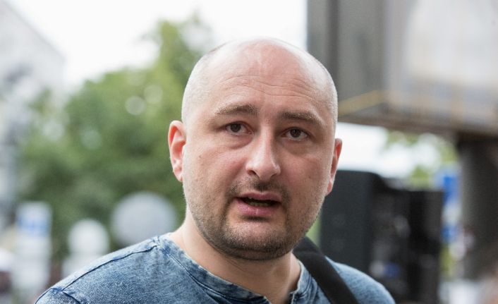 Ukrayna’nın Kiev’de öldürüldüğü ifade edilen Rus gazetecinin yaşadığı ortaya çıktı.