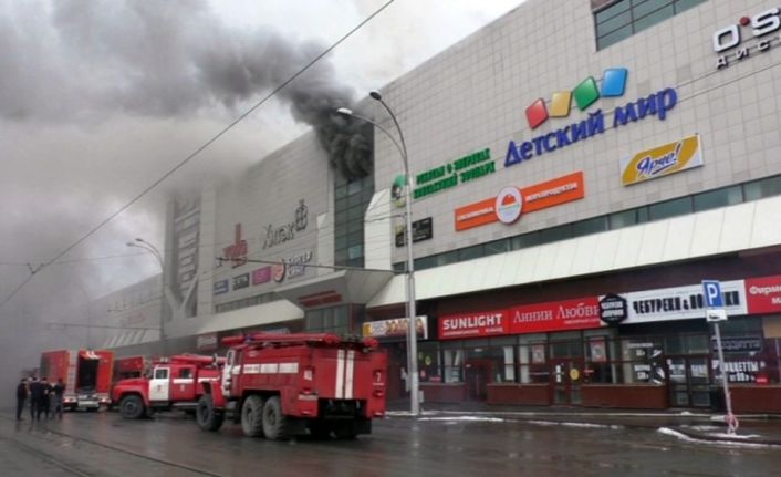 Rusya’nın Kemerovo şehrinde bir alışveriş merkezinde çıkan yangında ölü sayısı