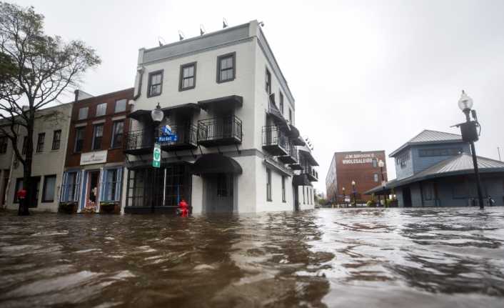 Dün karaya inen Florence Kasırgası, Carolina eyaletinde sellere yol açtı.