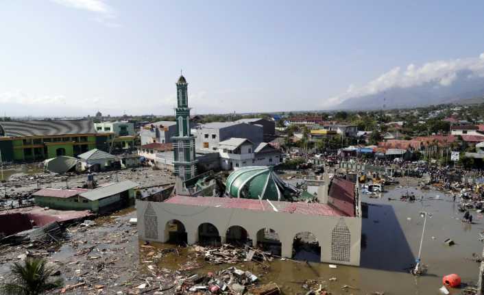Endonezya’da cuma günü meydana gelen deprem ve yaşanan tsunami felaketinde