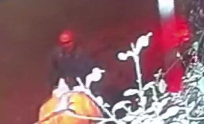 Kadıköy’de cezaevi firarisi şahıs, önüne gelen kişileri rastgele bıçakladı. 11
